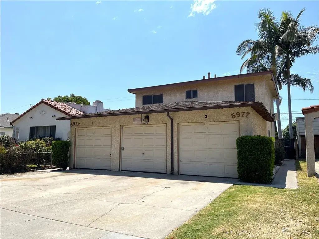 5977 Myrtle Avenue, Long Beach