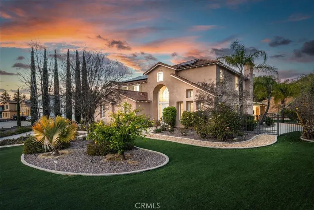 952 Creek View, Redlands