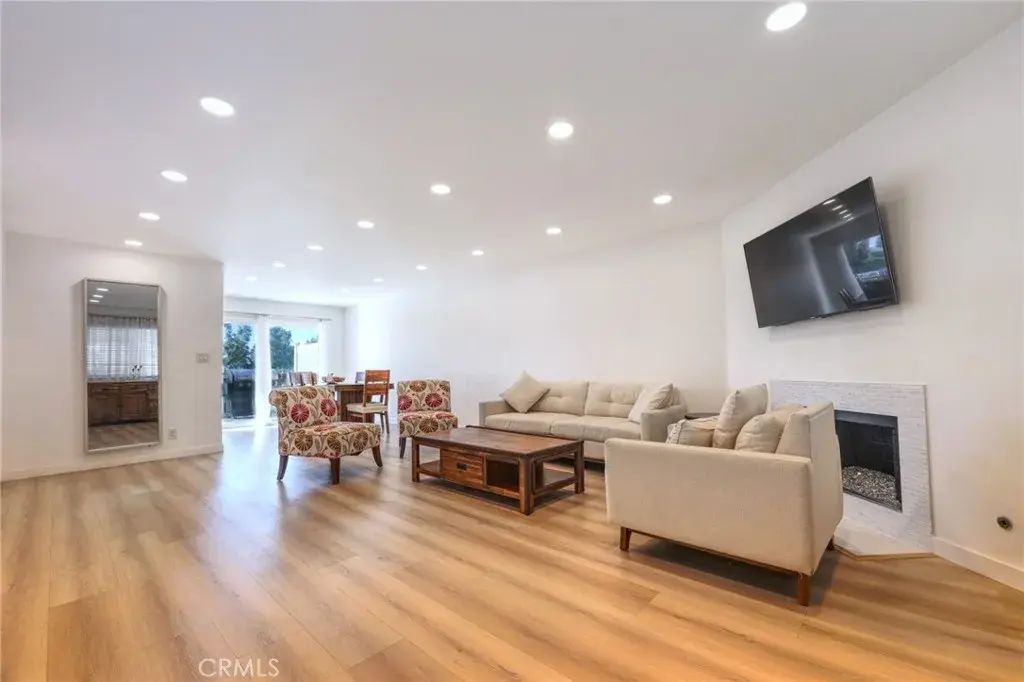 9325 Sunland Park 23, Sun Valley
