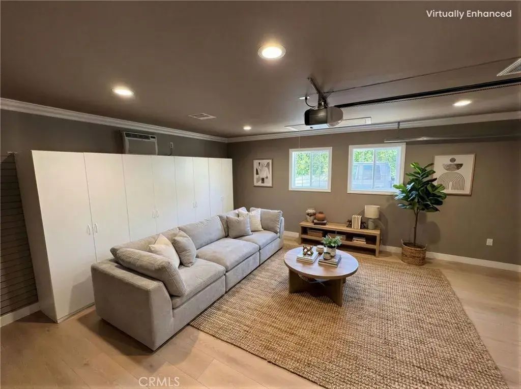 7502 Balcom, Reseda