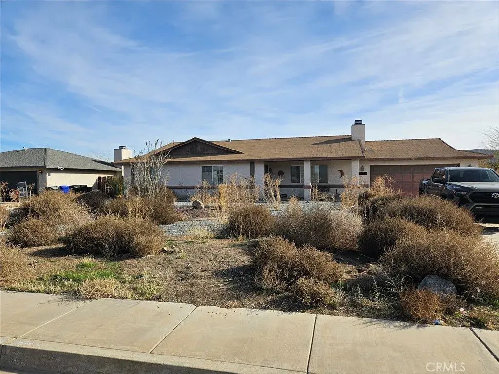 13485 Applewood Road, Apple Valley