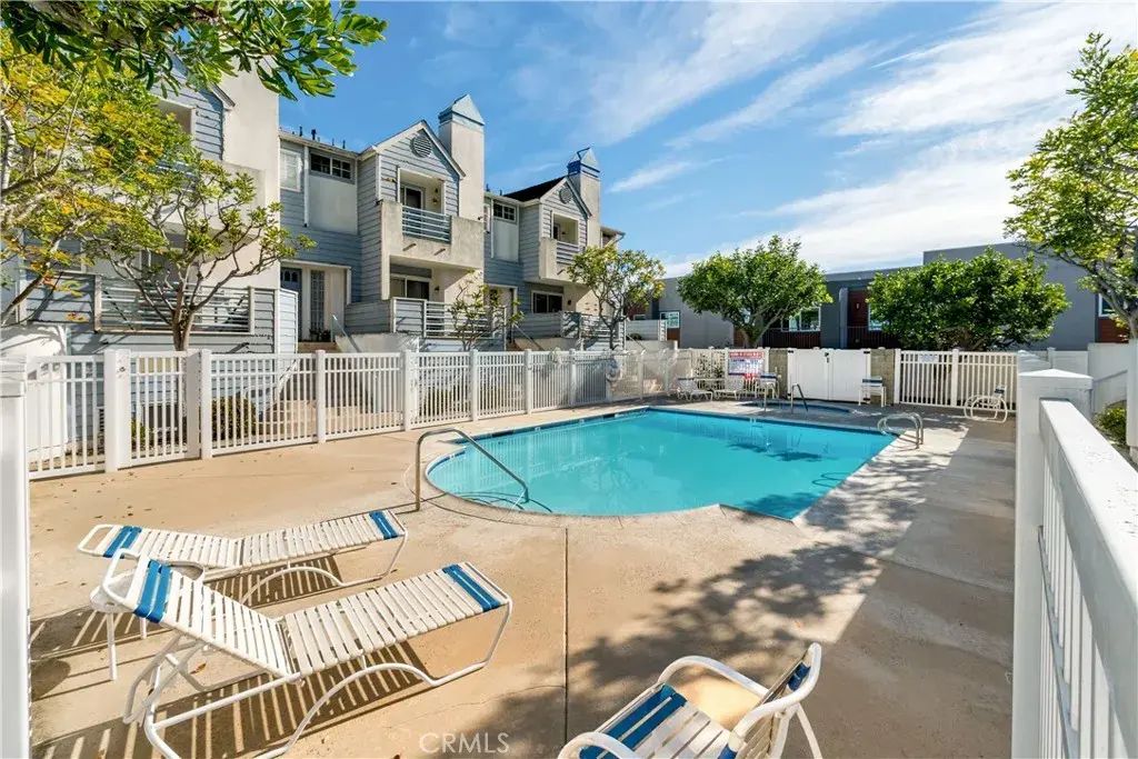 18050 Prairie Avenue B, Torrance