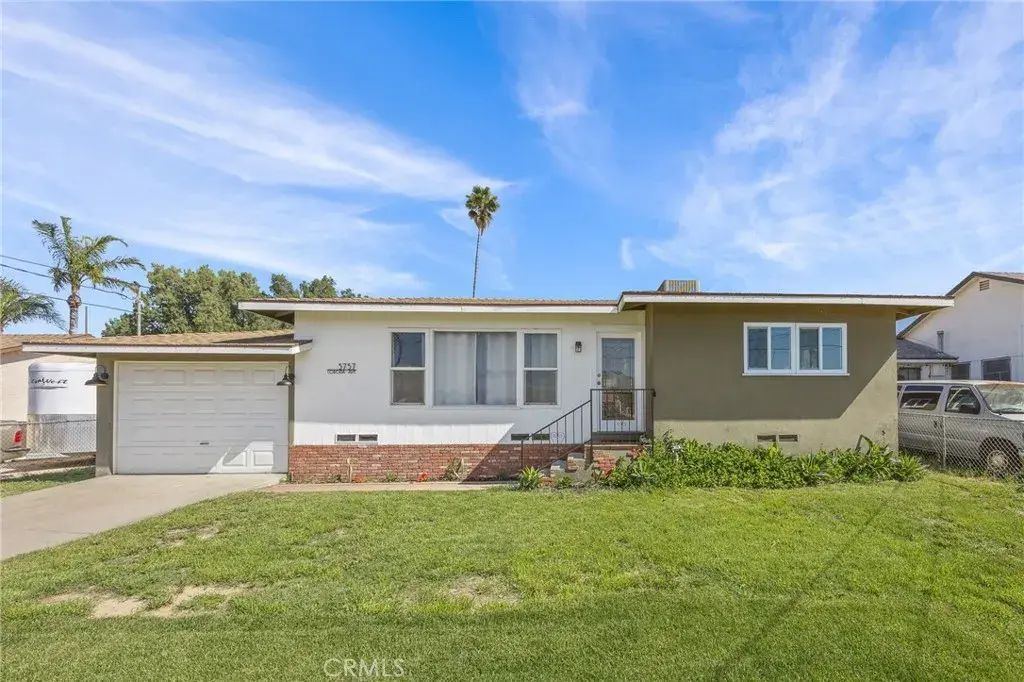 3757 Corona, Norco