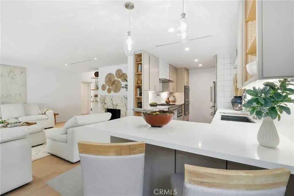 4422 Canoga Avenue, Woodland Hills