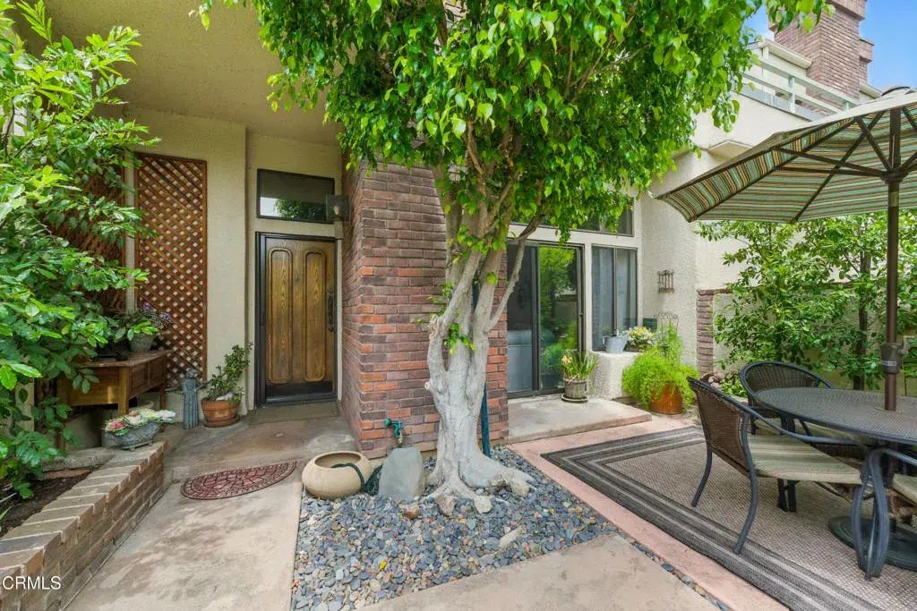 18751 Hatteras Street 13, Tarzana
