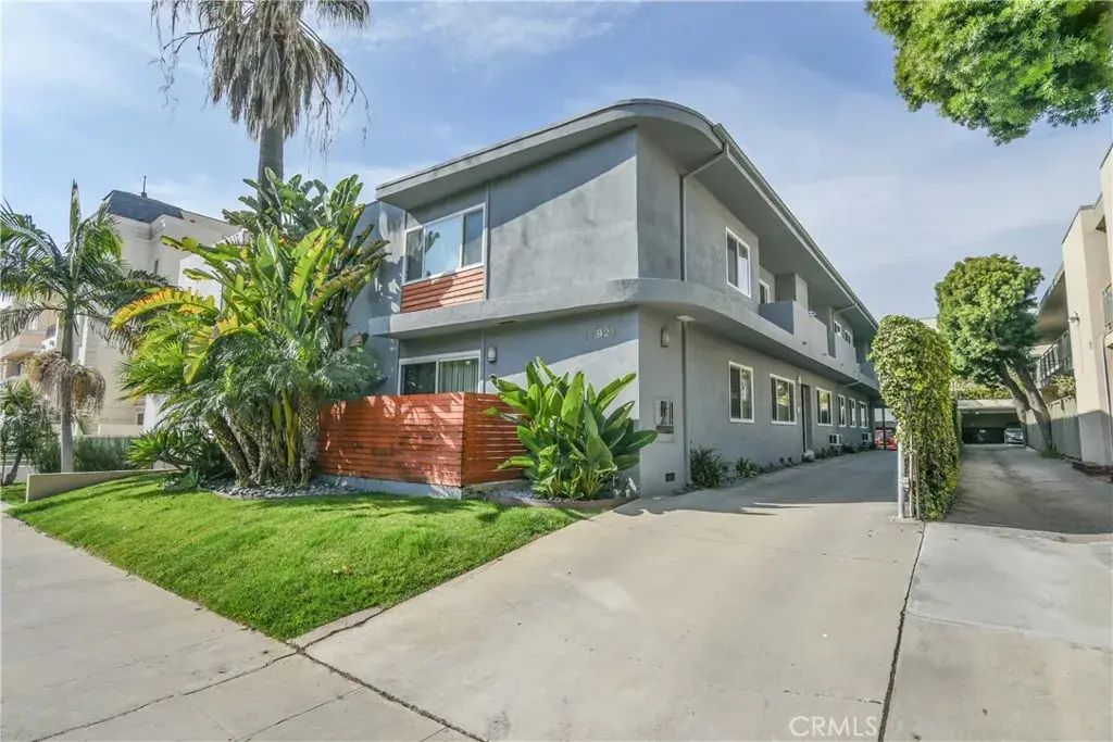 11921 Goshen Avenue 6, Los Angeles
