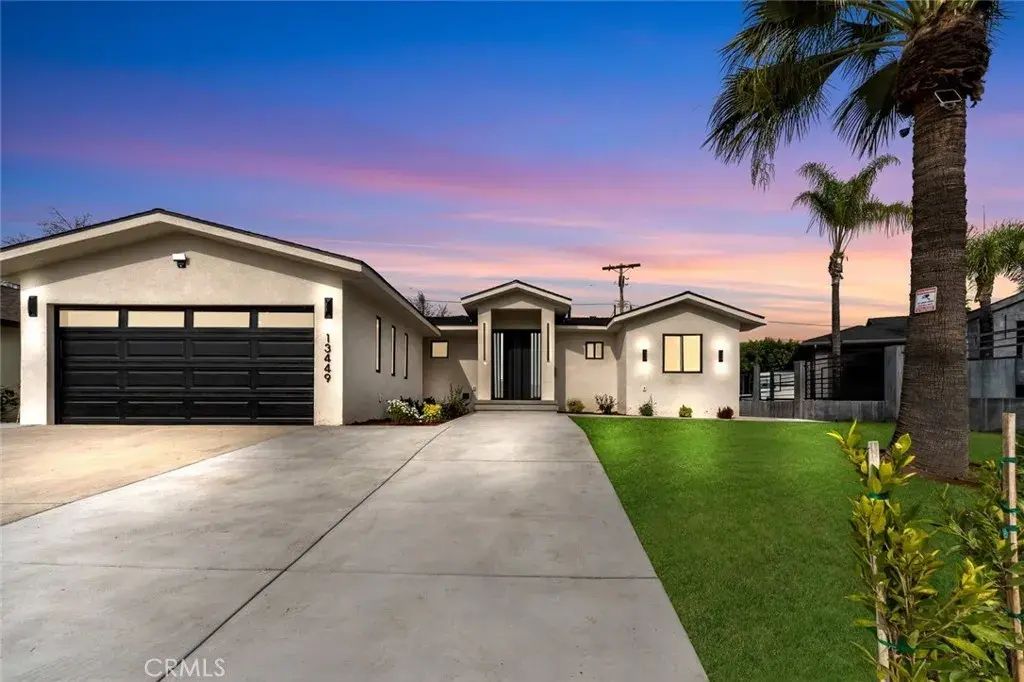 13449 Stagg Street, Panorama City