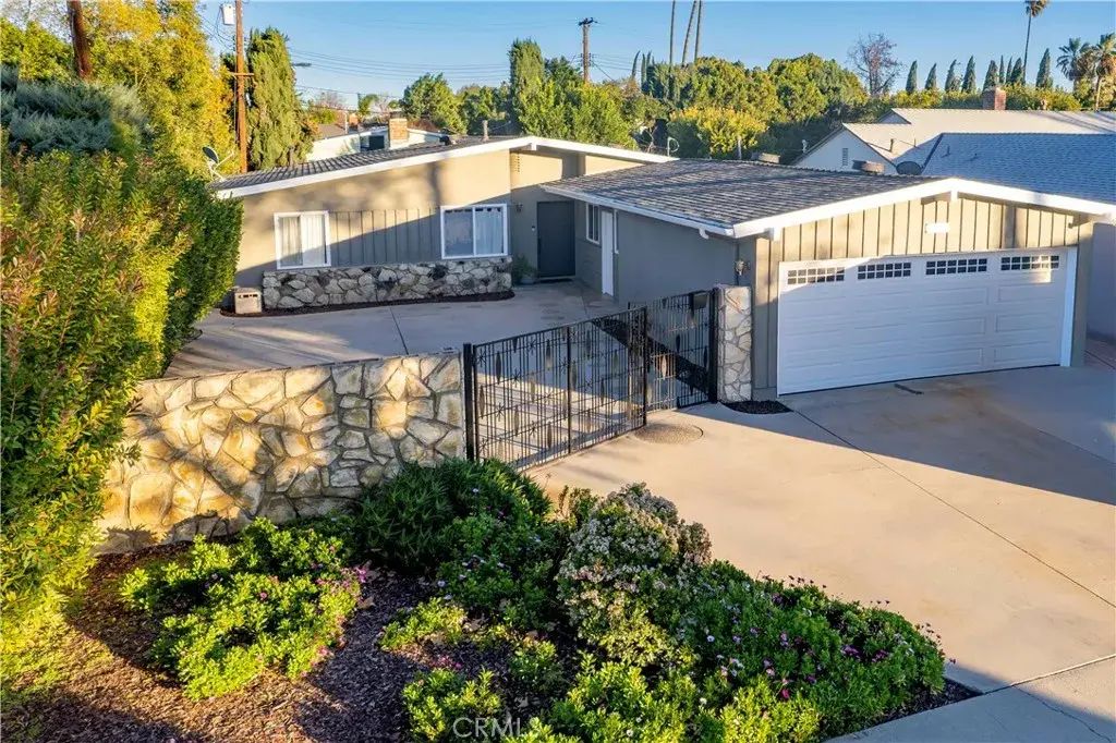 6914 Andasol, Lake Balboa
