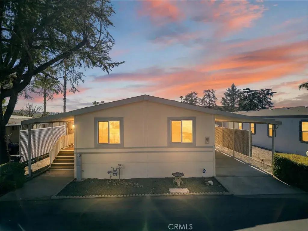 725 W Thornton 10, Hemet