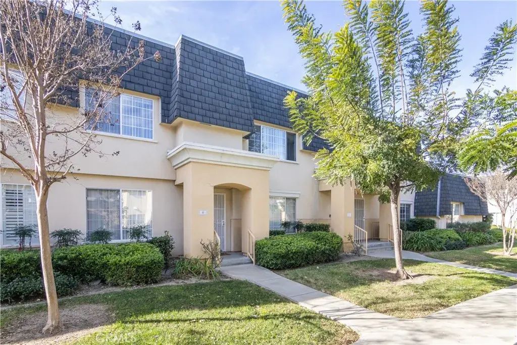 19216 Hamlin 6, Reseda