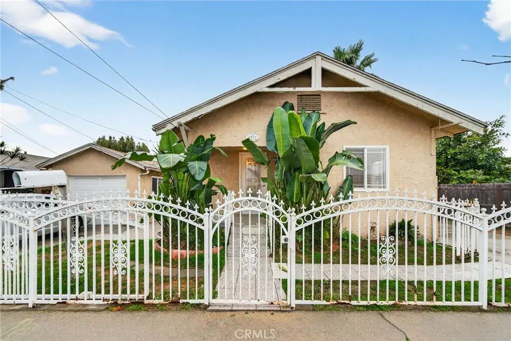 6011 Bear, Huntington Park