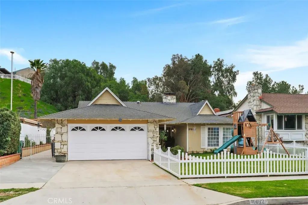 1492 Del Norte Drive, Corona