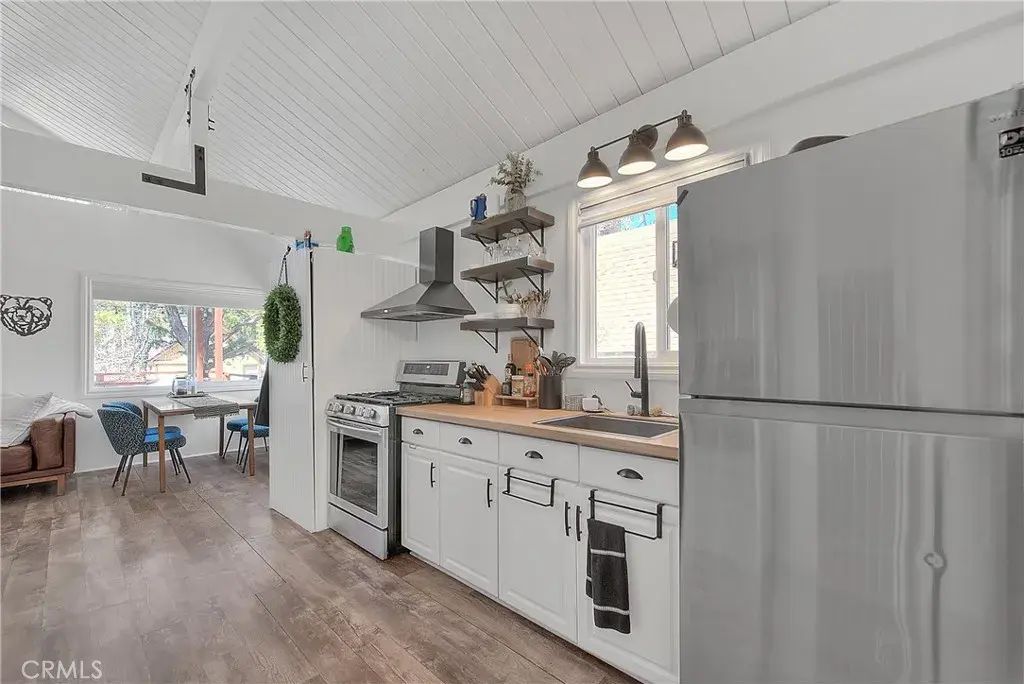 346 San Bernardino Avenue, Sugarloaf