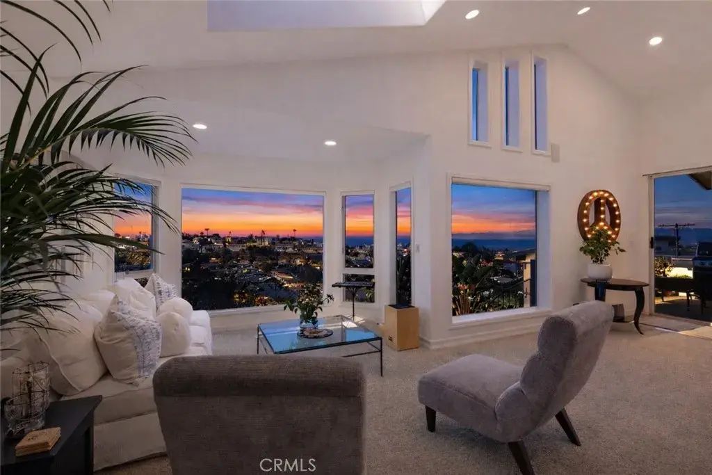 8325 Delgany Avenue, Playa Del Rey