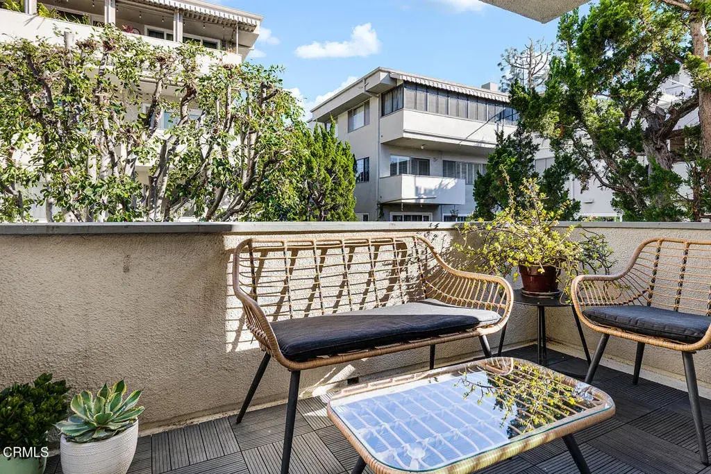 385 S Oakland Avenue 205, Pasadena