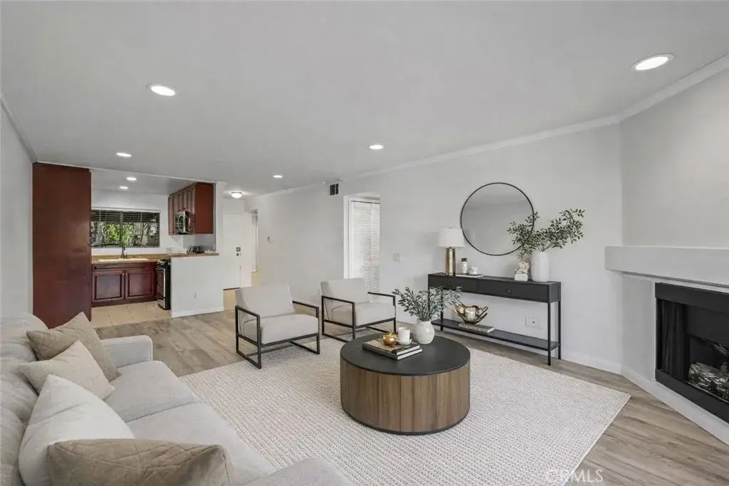 5525 Canoga 129, Woodland Hills