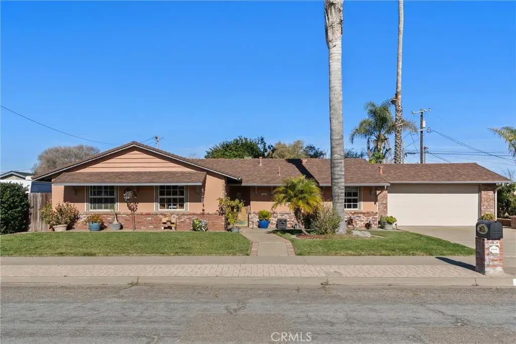 1157 Glines, Santa Maria