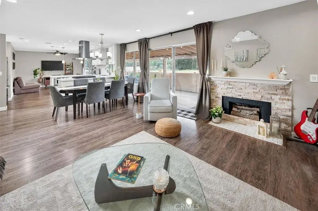 26283 Rainbow Glen, Newhall