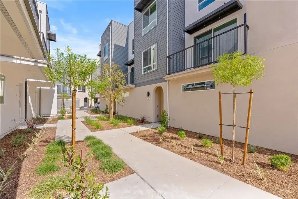 9423 N Sepulveda Blvd. 3, North Hills