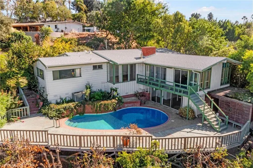 11575 Amanda Drive, Studio City