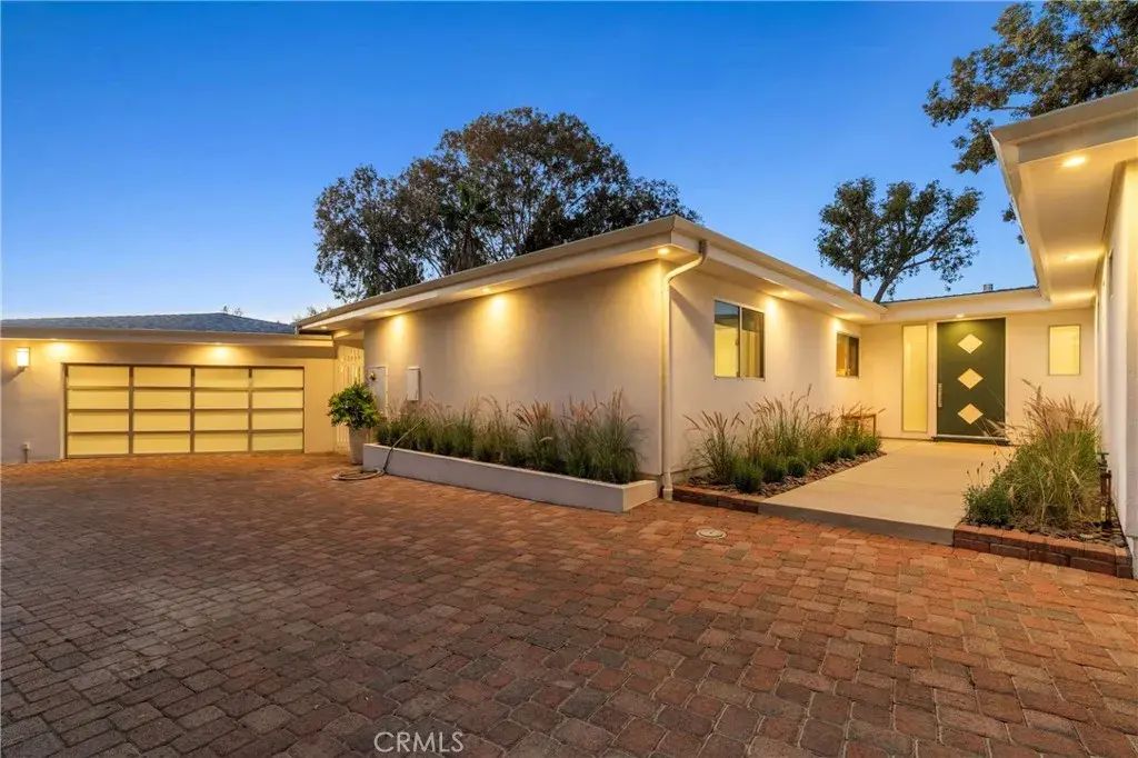 4909 Calvin, Tarzana
