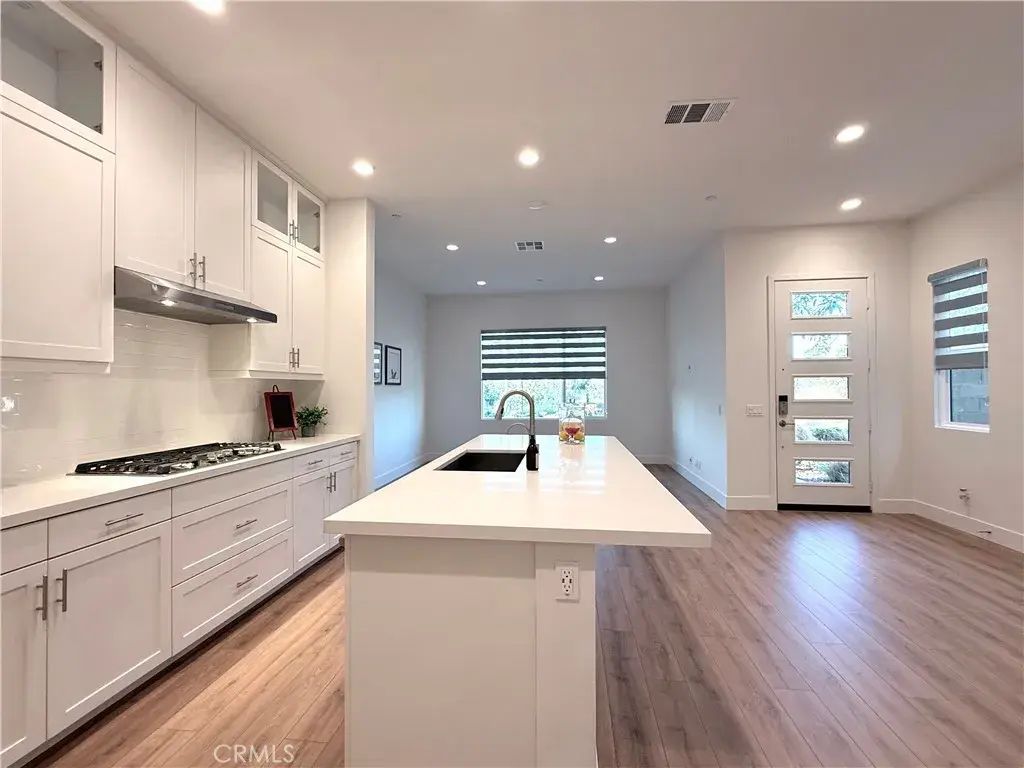 273 Novel, Irvine