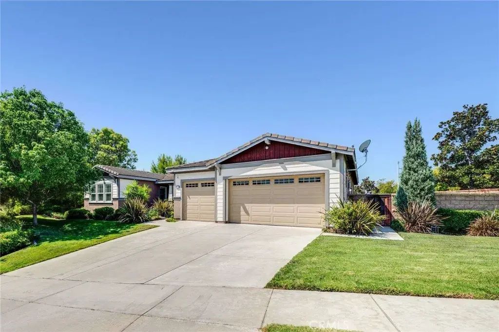 610 Barbre, Corona