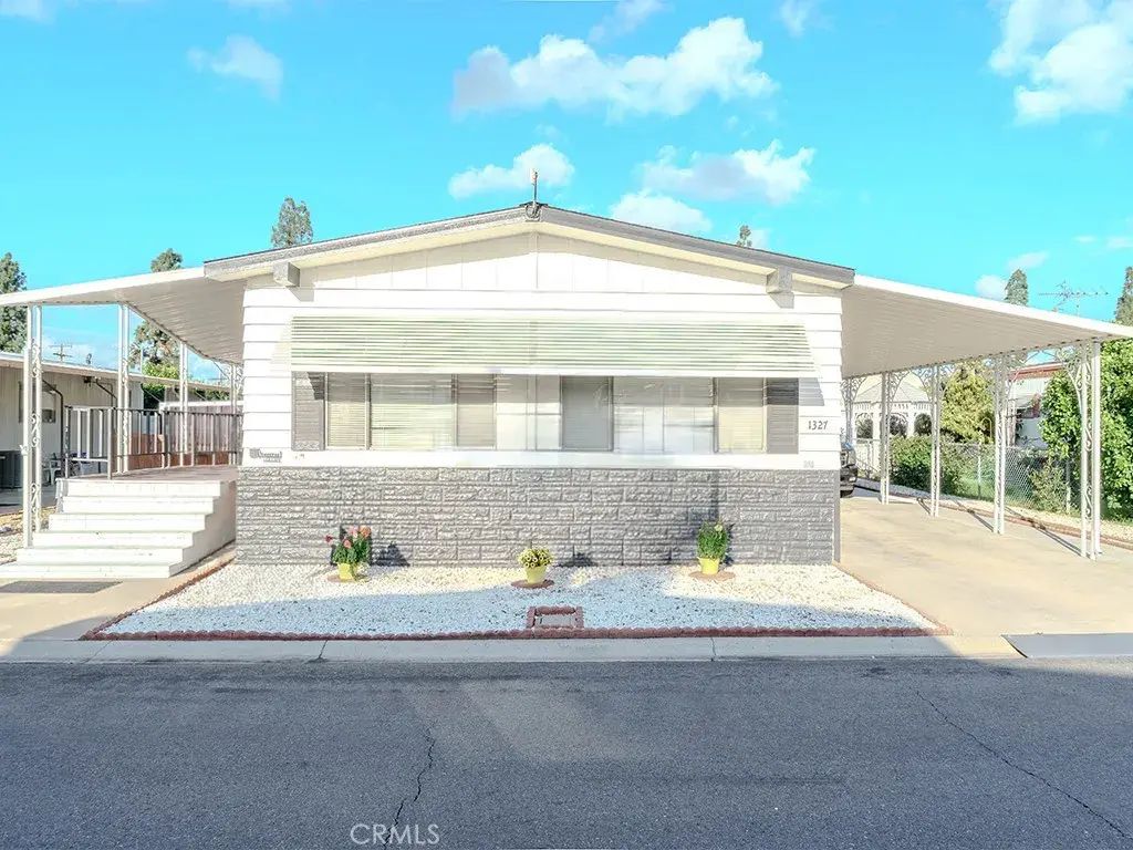 1327 Woodbrook, Corona