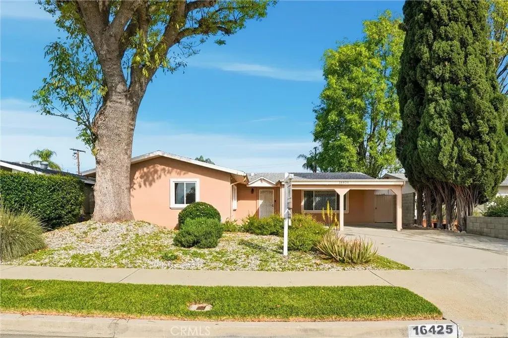 16425 Napa, North Hills