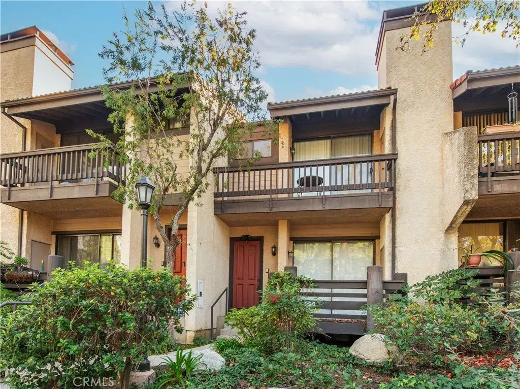 21820 Marylee Street 224, Woodland Hills