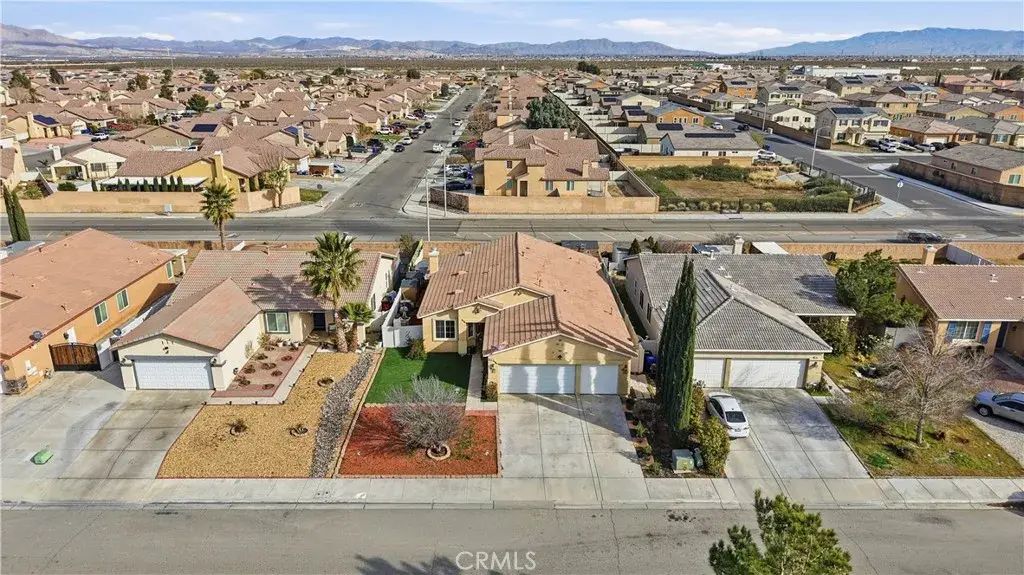 15817 Desert Pass, Adelanto