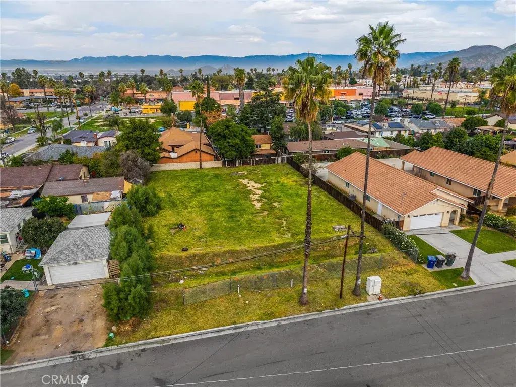 1879 10th, Riverside