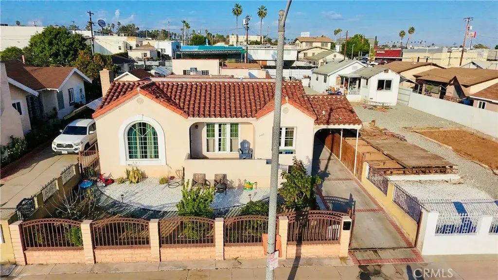 3439 Siskiyou, Los Angeles