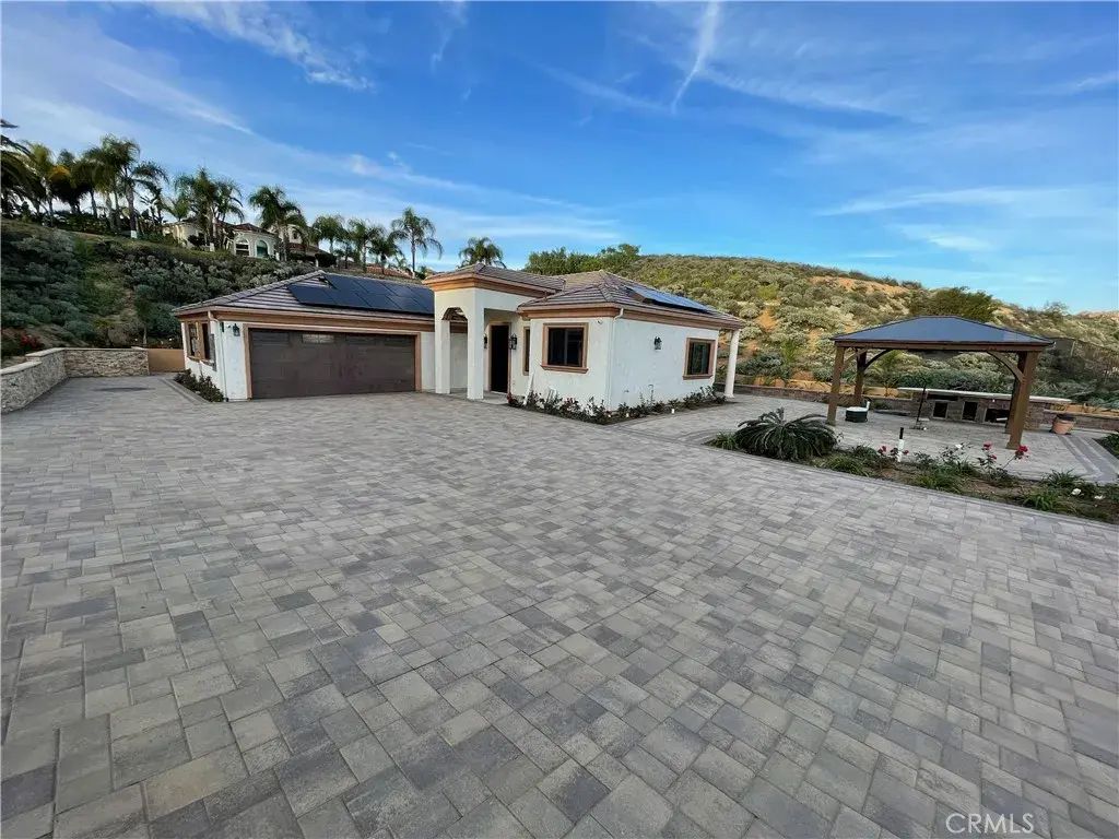 2601 Steven 2, Corona