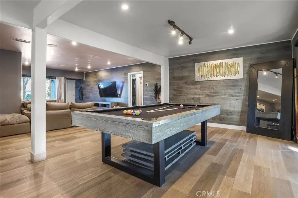 20422 Schoenborn, Winnetka