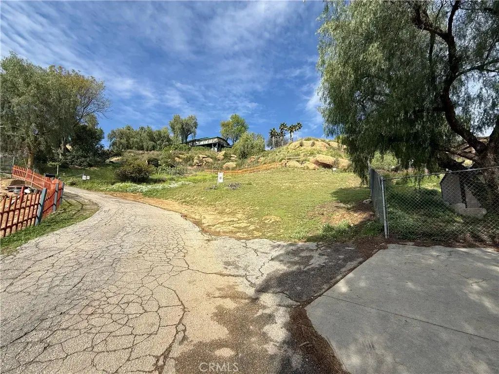 7365 Webb Rd, Chatsworth
