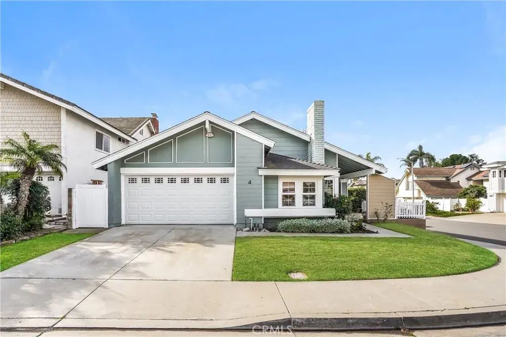 4 Aberdeen St, Irvine