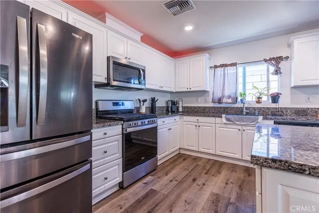 16664 Hawks Hill, Victorville