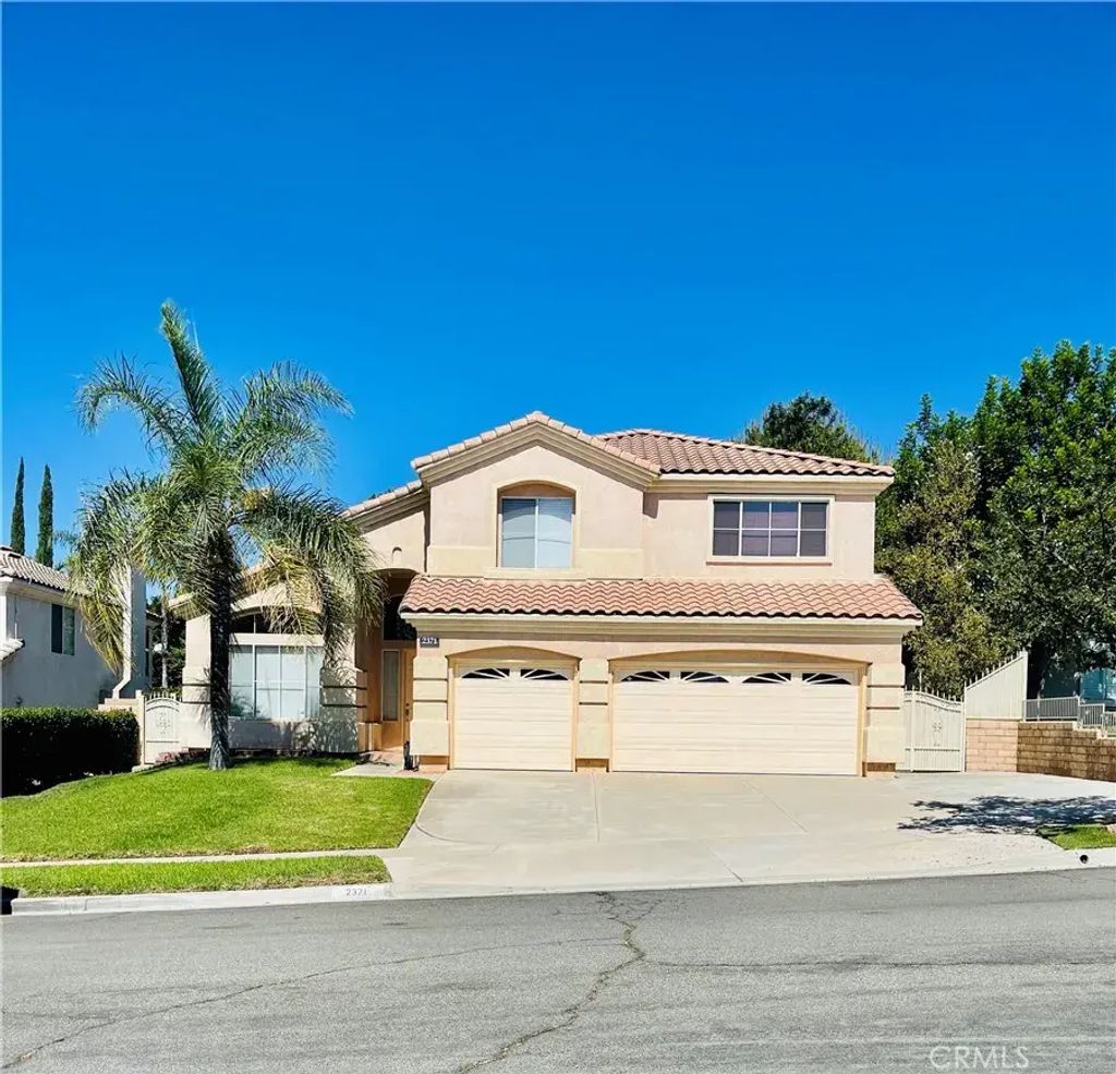 2371 Moonridge Circle, Corona