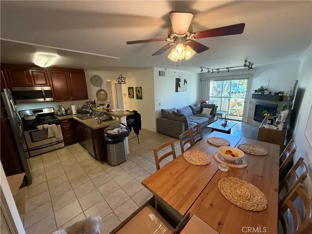 5545 Canoga Avenue 104, Woodland Hills