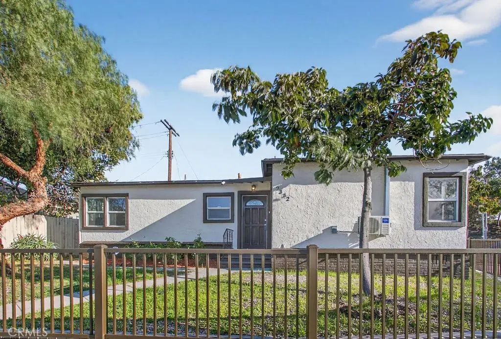 2332 S Highland Avenue, Los Angeles