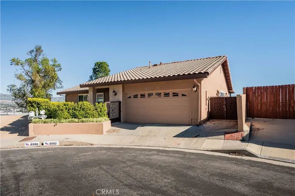 8982 Nevada, West Hills