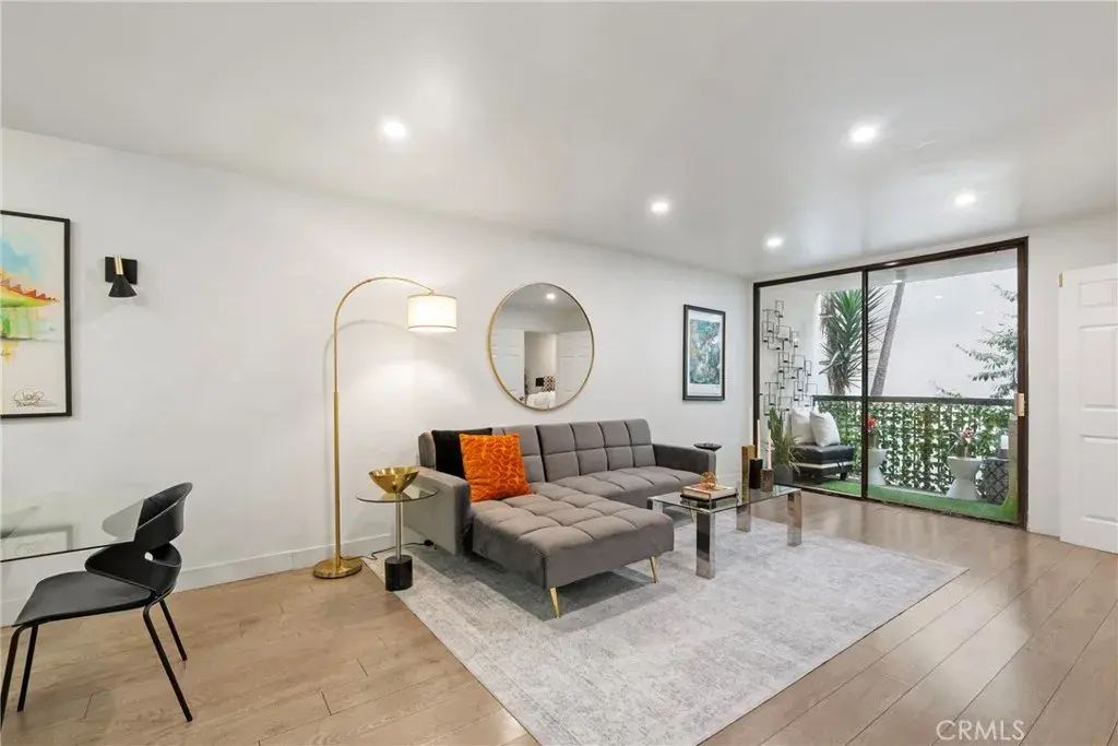 906 N Doheny 303, West Hollywood