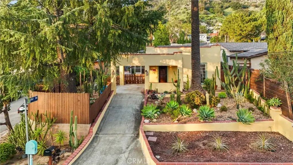6521 Day, Tujunga