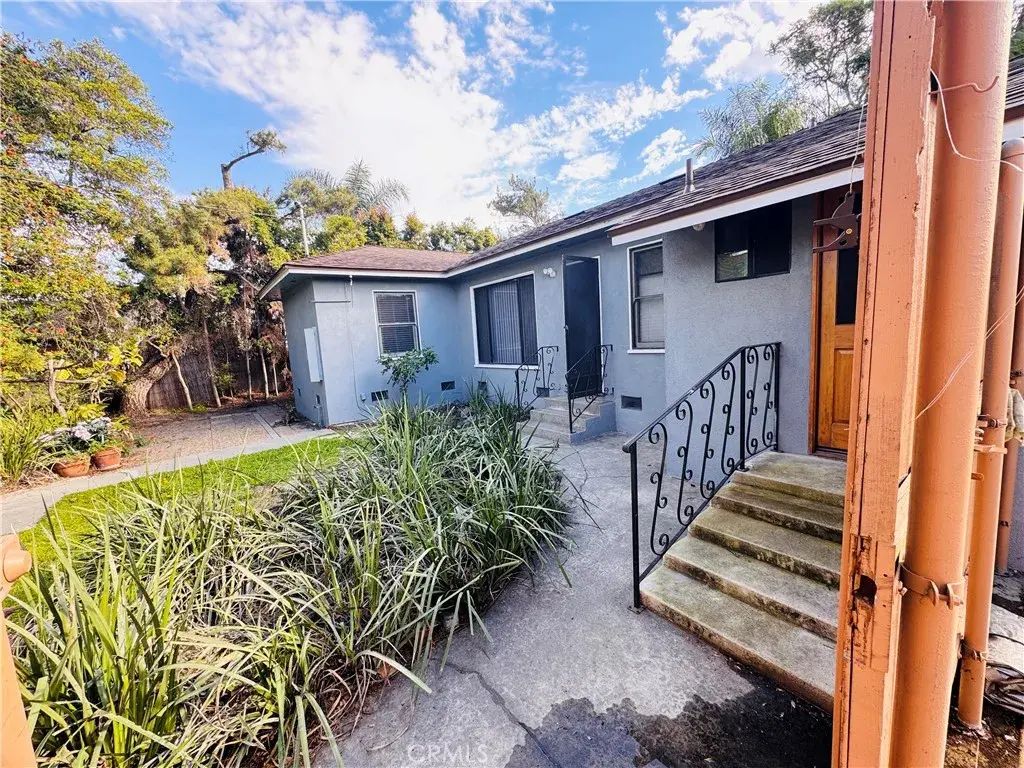 6711 Loch Alene, Pico Rivera
