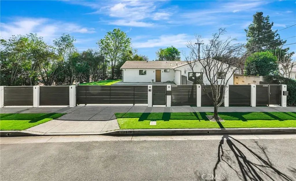 22500 Baltar, West Hills