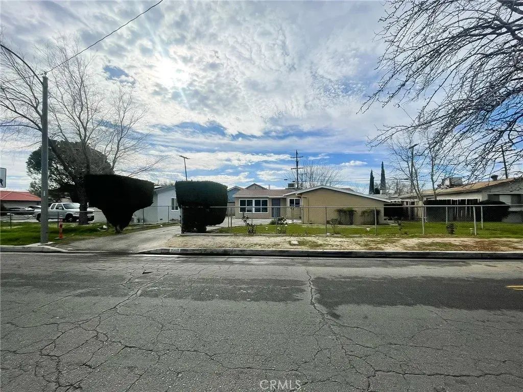 1560 W Avenue H10, Lancaster
