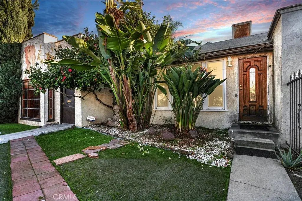 11170 Burbank, North Hollywood