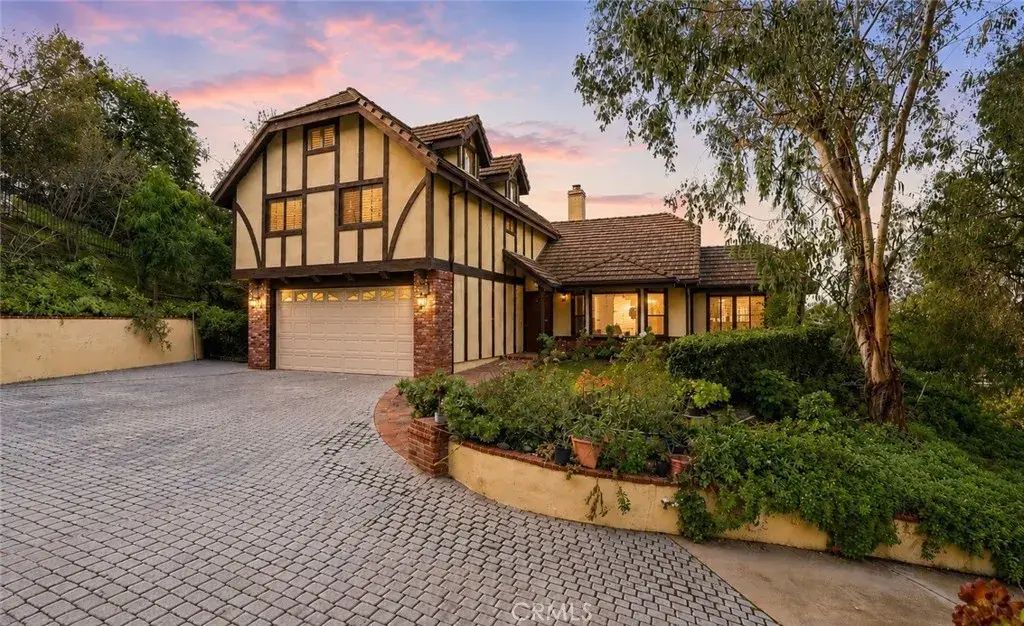 24300 Sylvan Glen, Calabasas