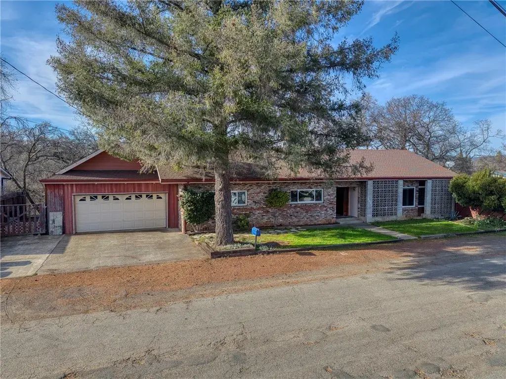 1070 24th Street, Lakeport